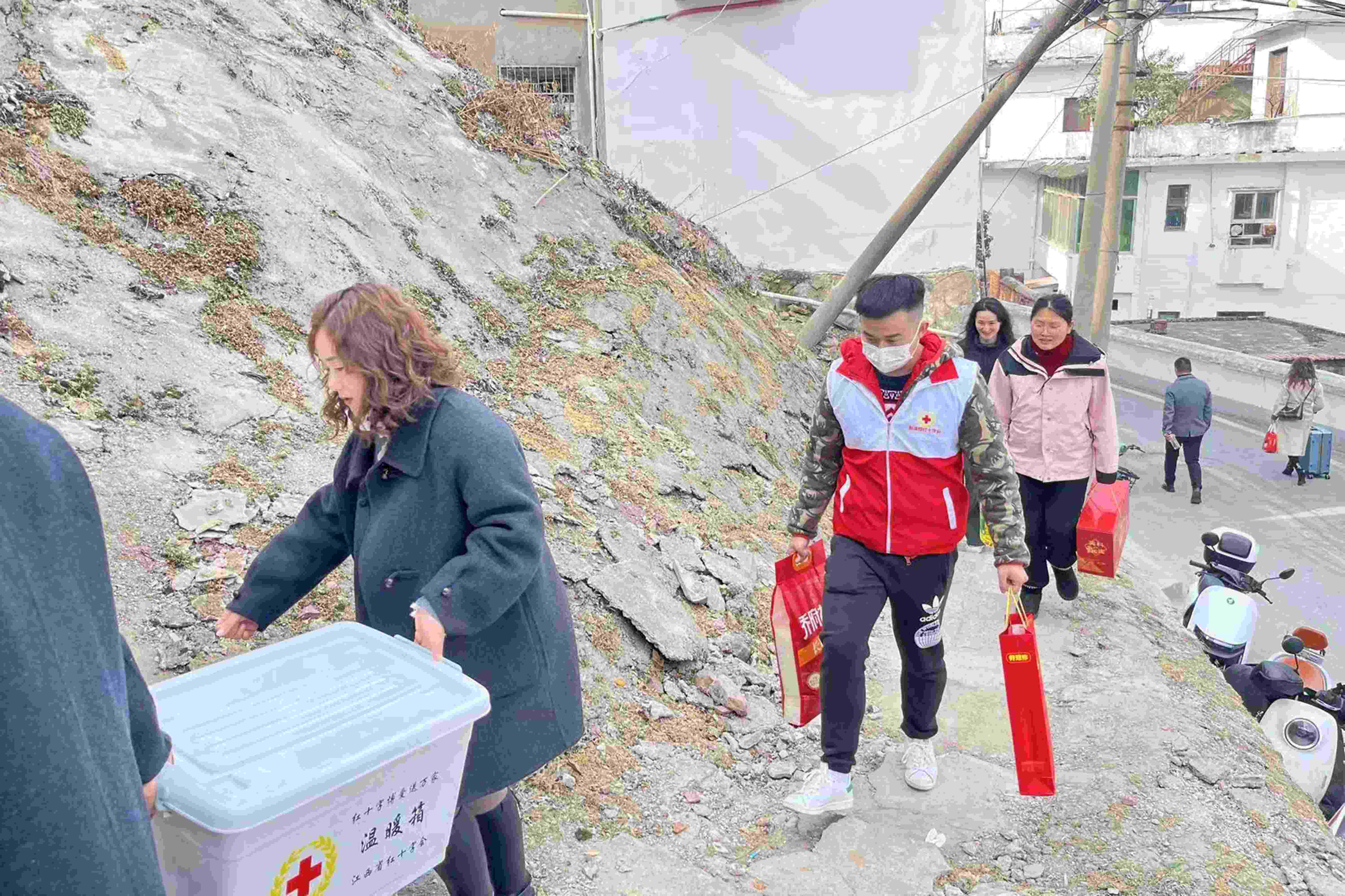 江西NG28医疗为彭泽县60户贫困户送温暖