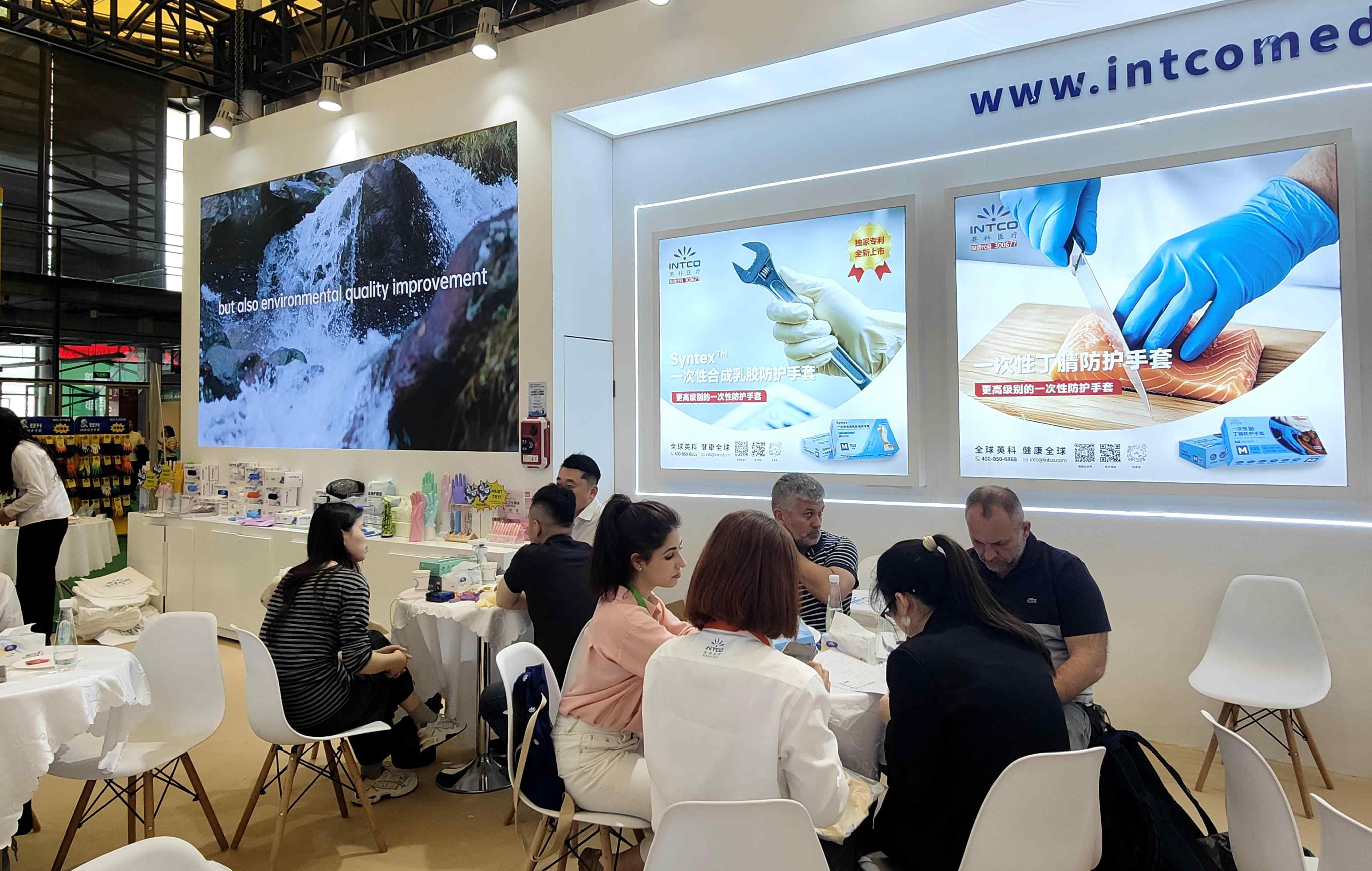 NG28医疗精心打造了食品餐饮、无尘洁净、实验制药、工业防护四大主题展区
